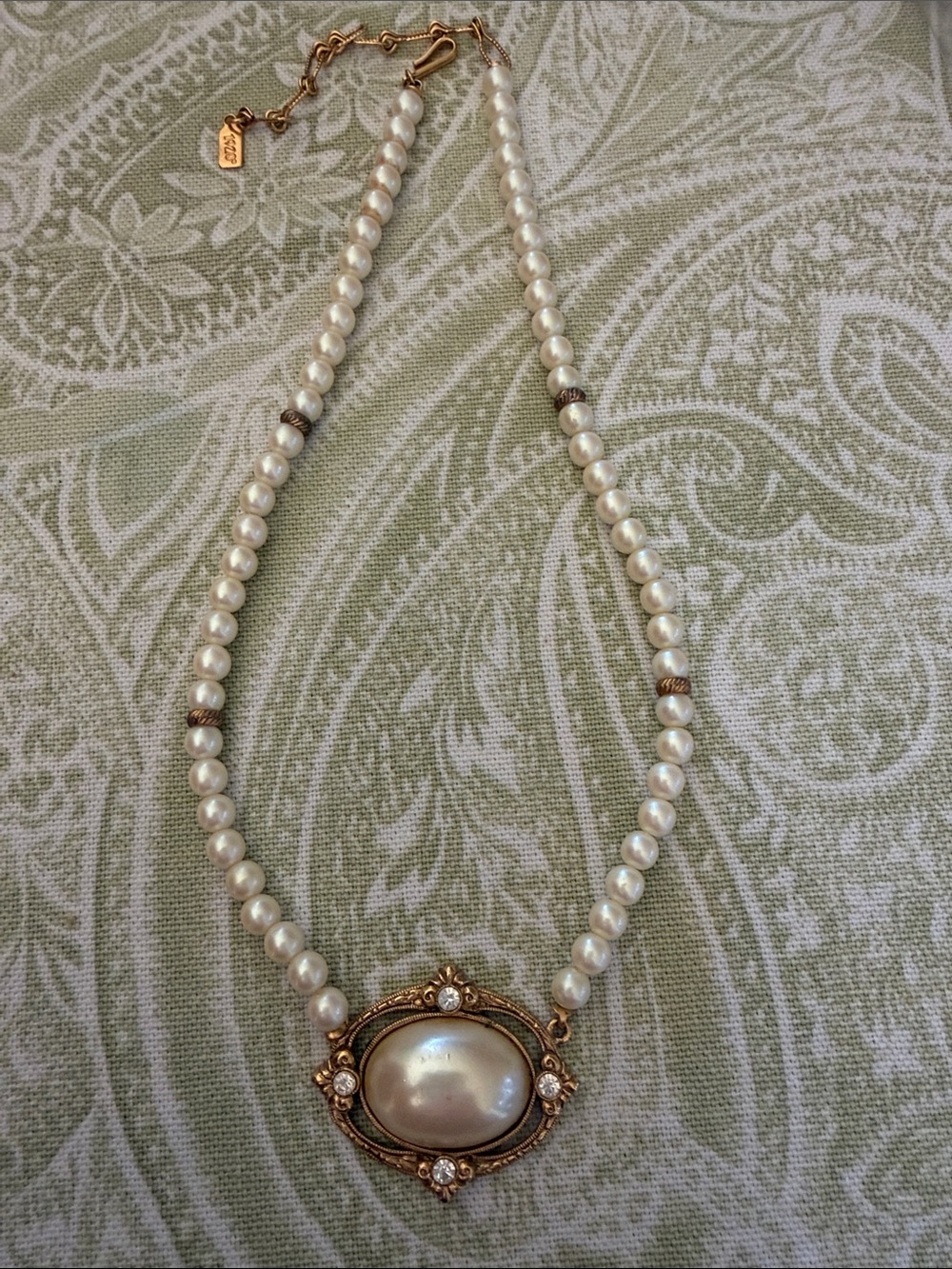1928 gold tone and faux pearl Victorian style necklace